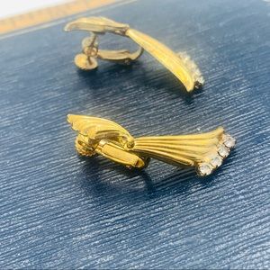 Vintage clip on gold dangles rhinestones simple classic
